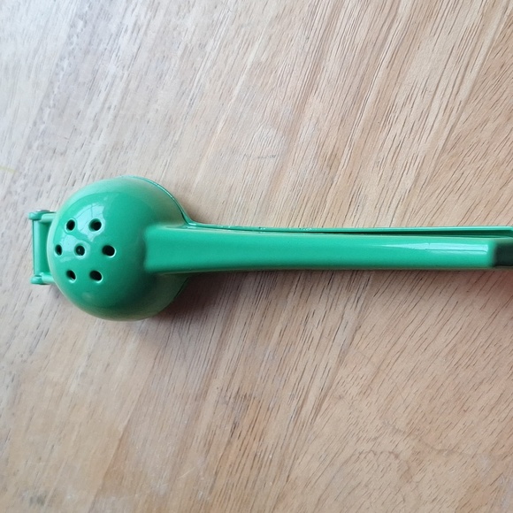 Manual Green Citrus Juicer - Picture 7 of 8